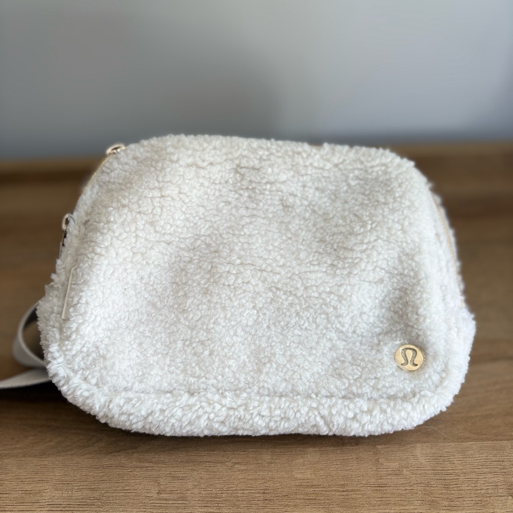 lululemon athletica White Sherpa Bag